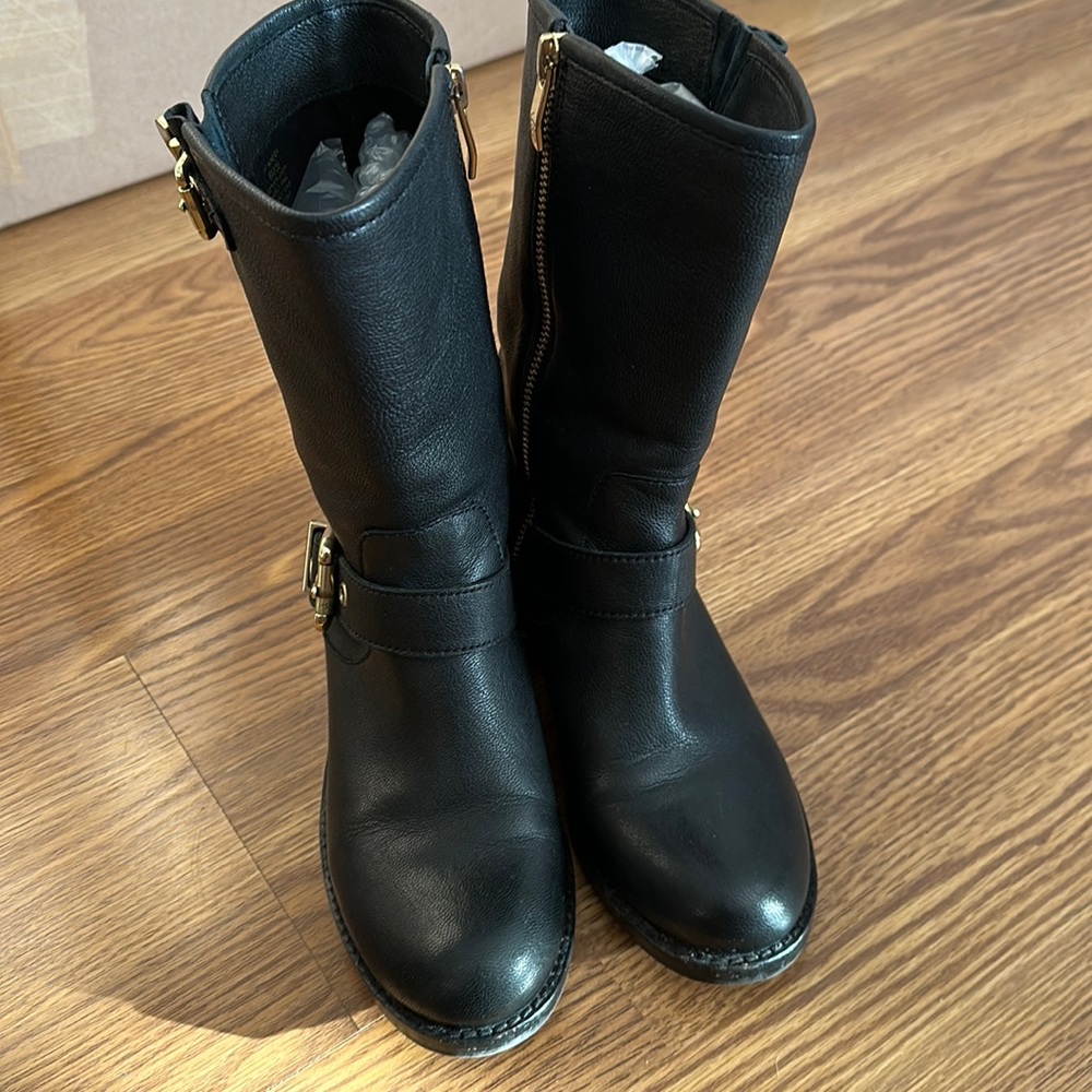 Vince Camuto boots only wear once good condition